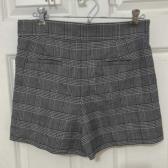 Zara Women's Plaid Shorts Grey/Black Size Medium High Waist Side Zipper Pockets - Picture 2 of 6